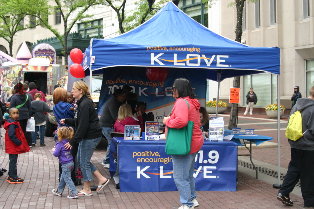 K-LOVE face painting at the Chase 500 Festival Kids' Day